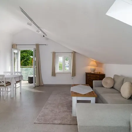 Apartmán Elegant With Balcony - One Bedroom With Balcony